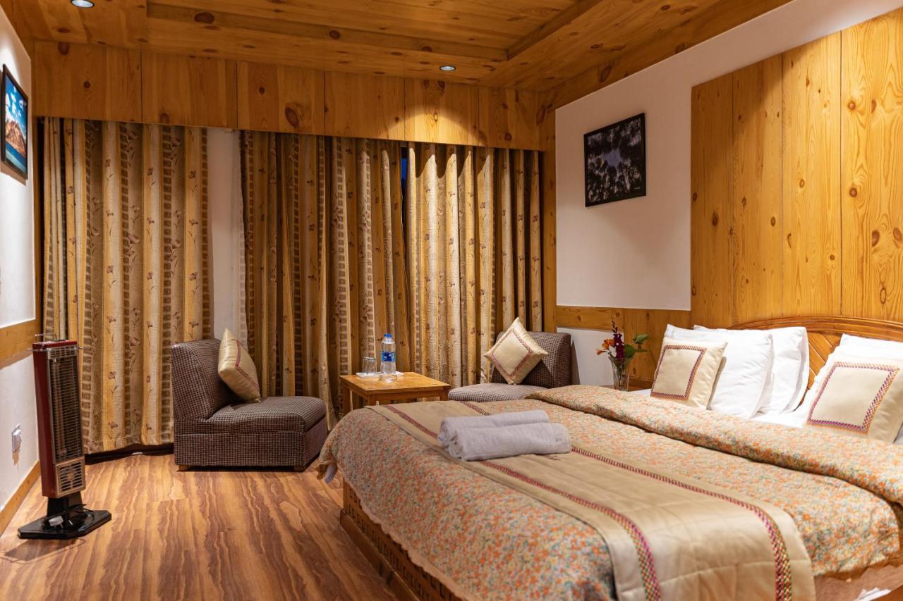 The Conifer Hotel Manāli Buitenkant foto