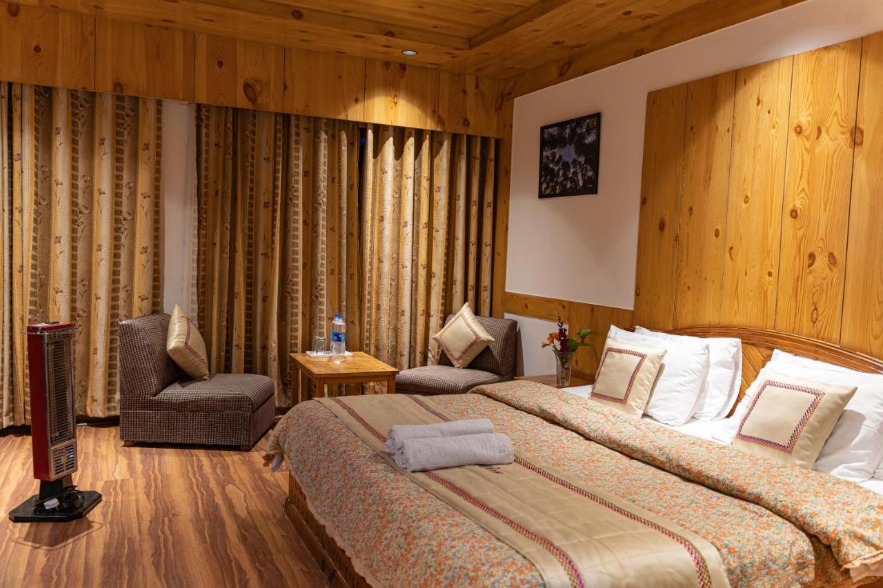 The Conifer Hotel Manāli Buitenkant foto