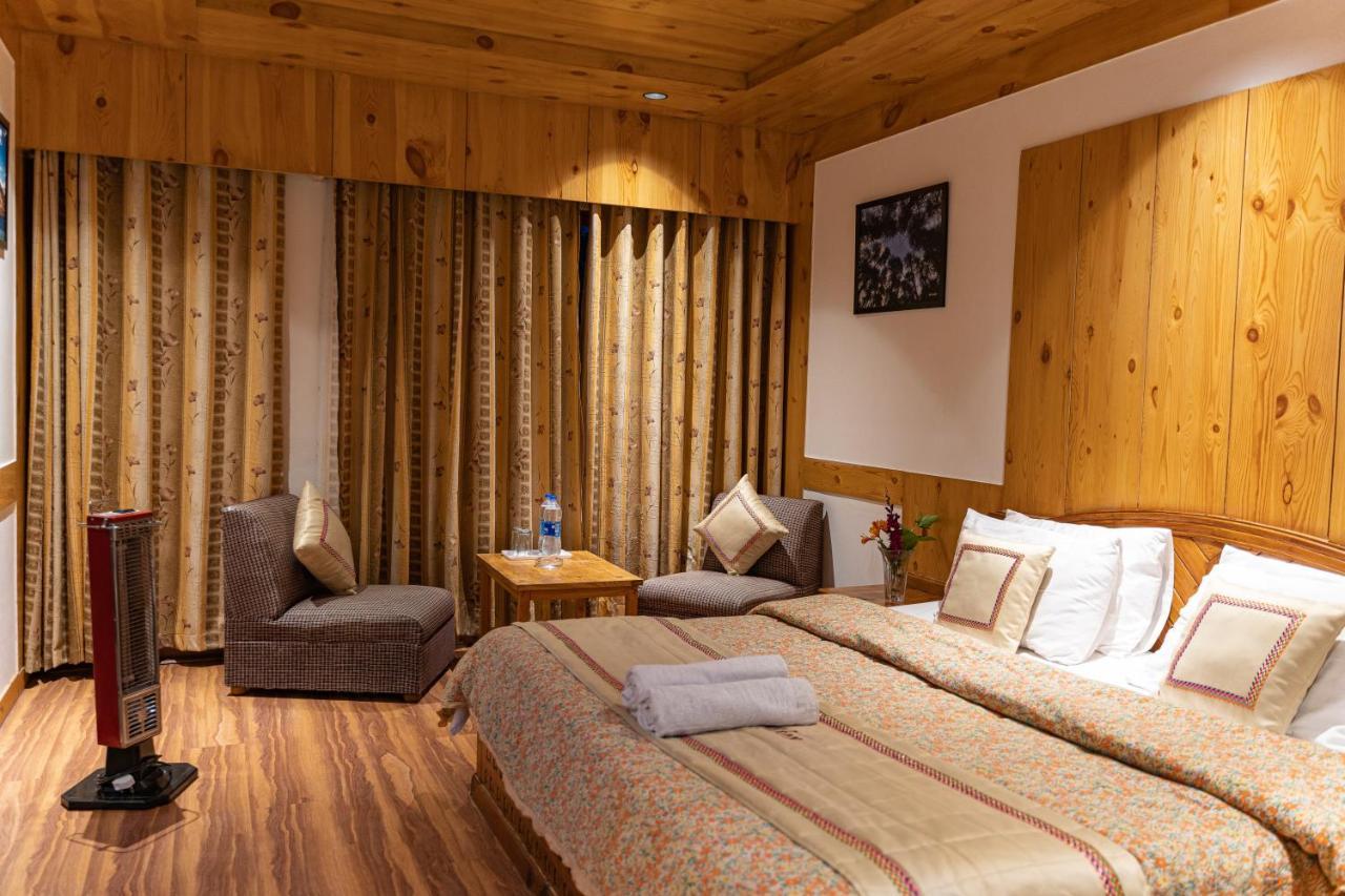 The Conifer Hotel Manāli Buitenkant foto