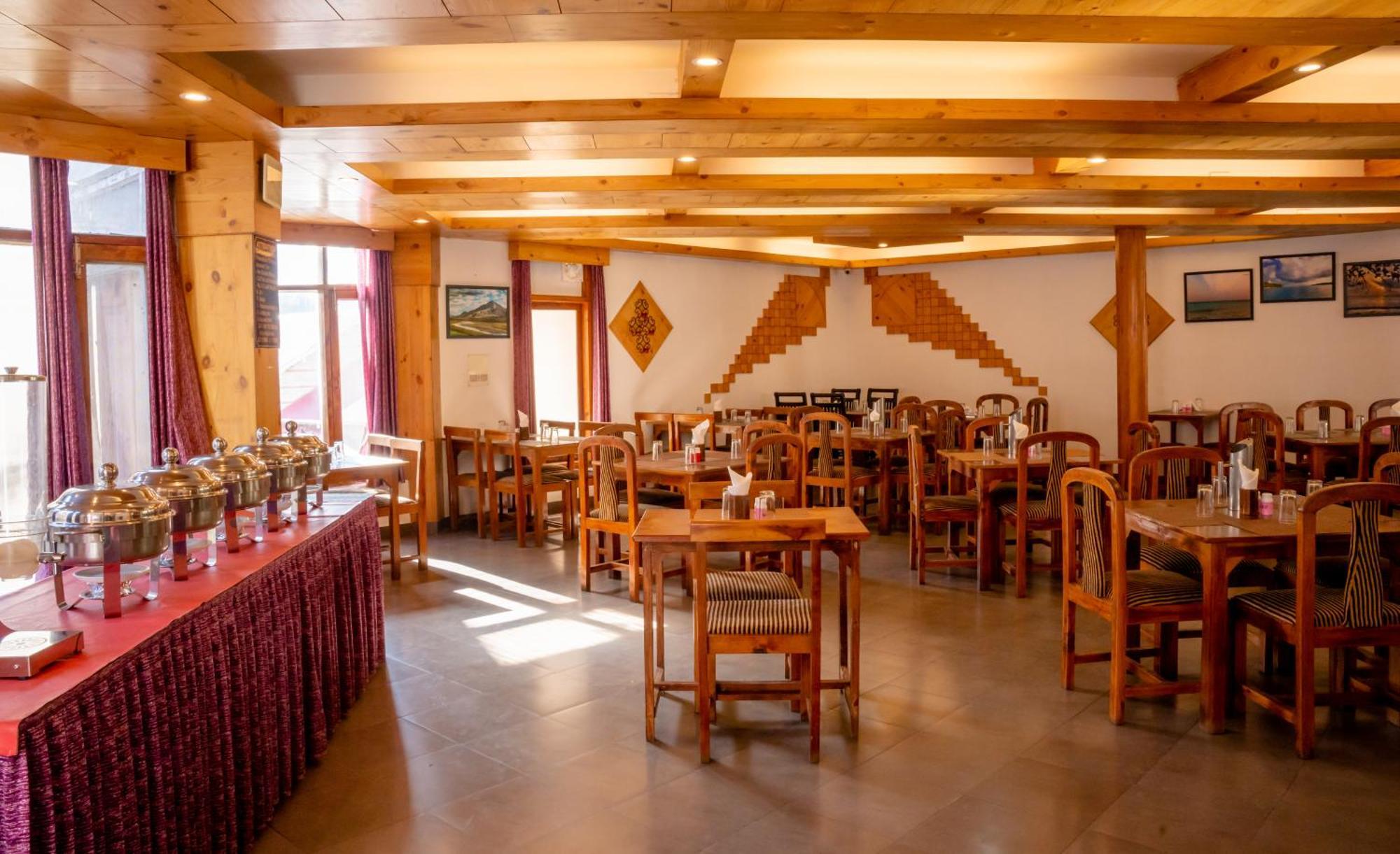 The Conifer Hotel Manāli Buitenkant foto