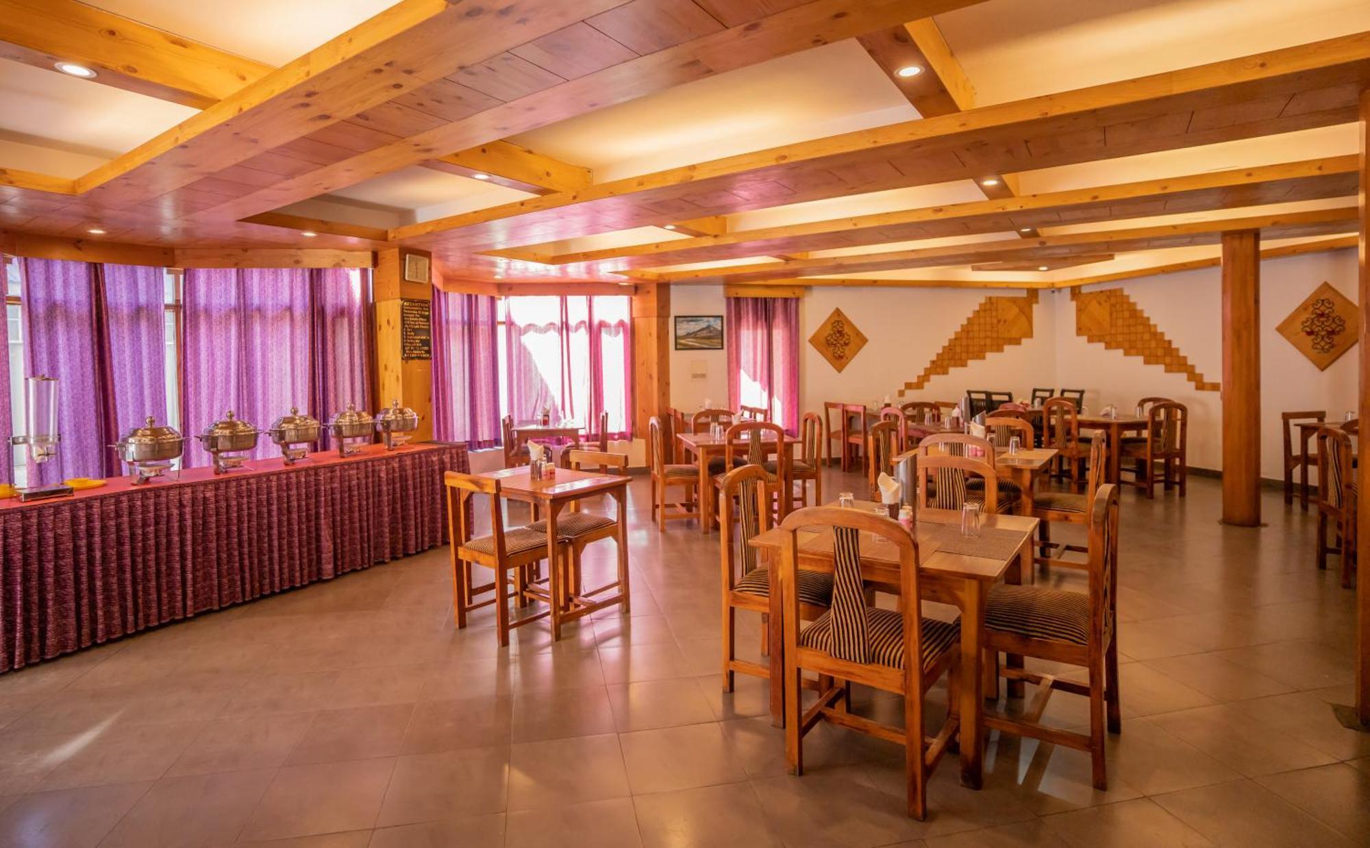 The Conifer Hotel Manāli Buitenkant foto