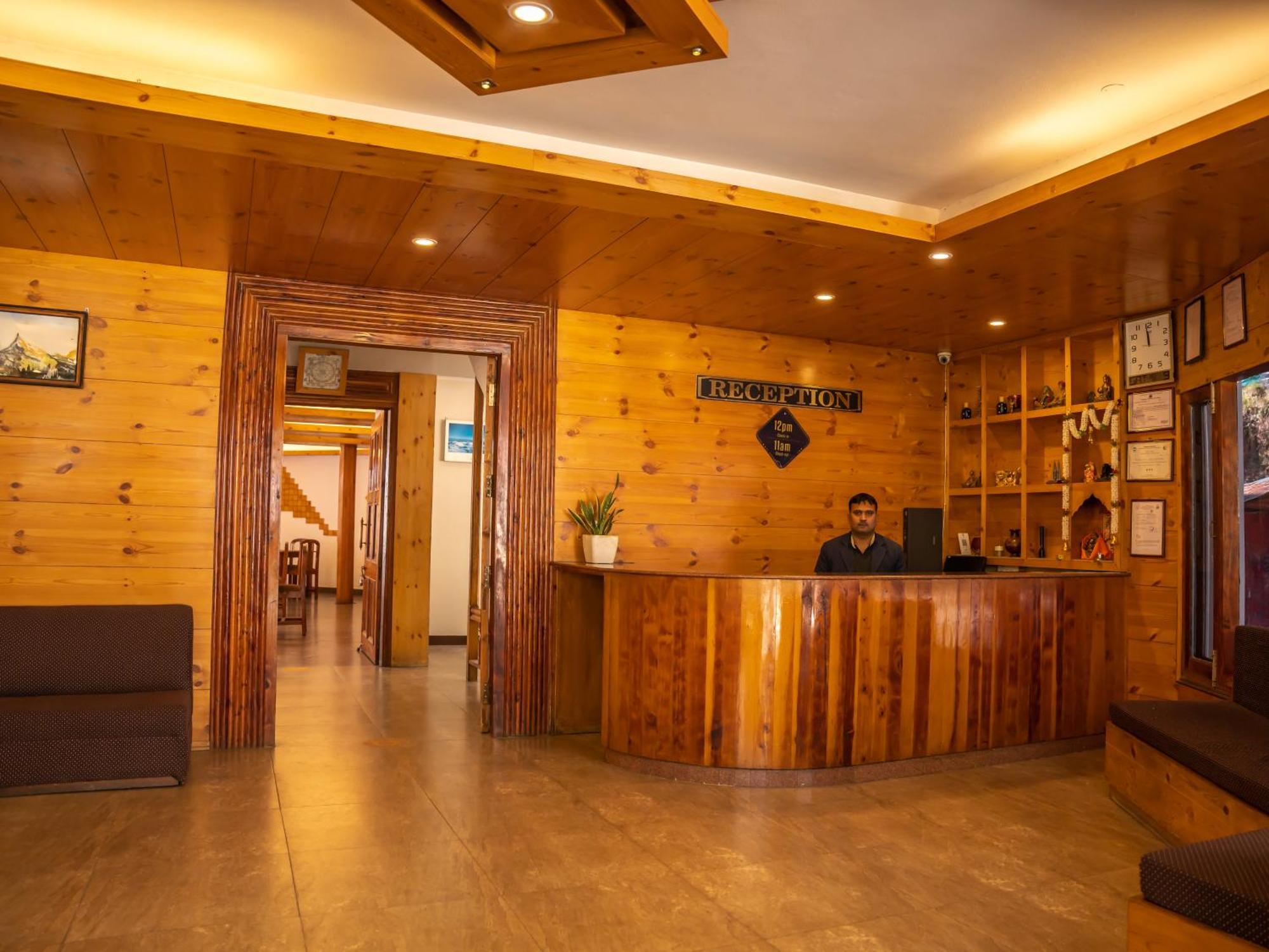The Conifer Hotel Manāli Buitenkant foto