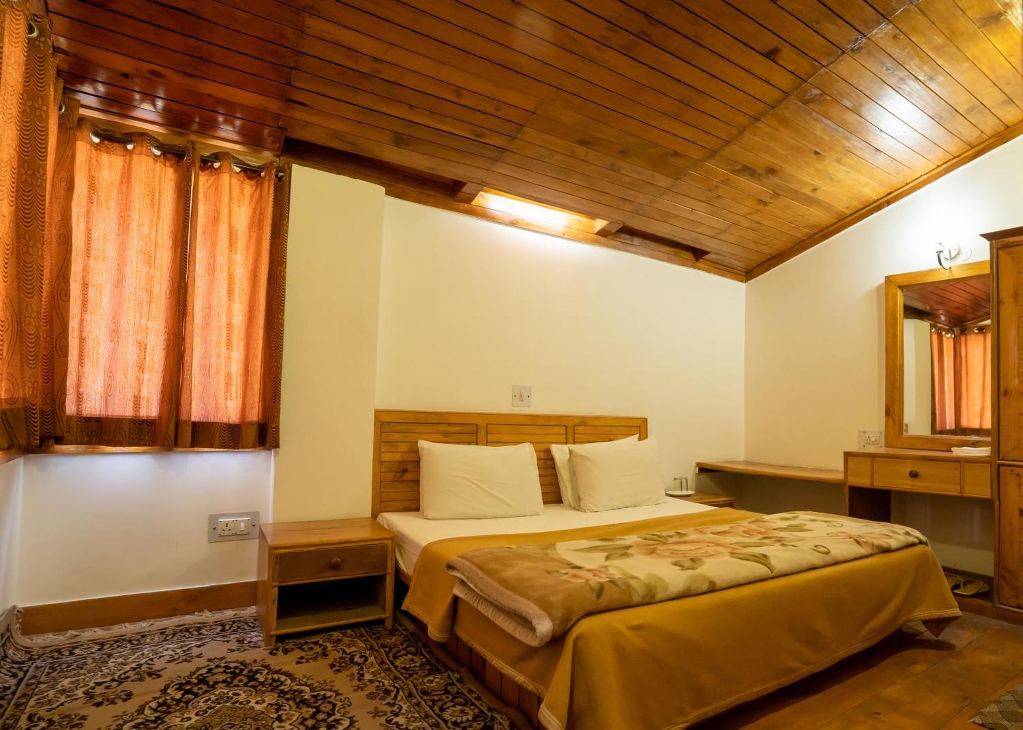 The Conifer Hotel Manāli Buitenkant foto