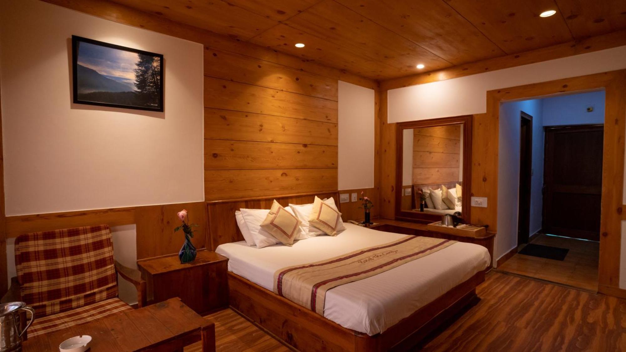 The Conifer Hotel Manāli Buitenkant foto