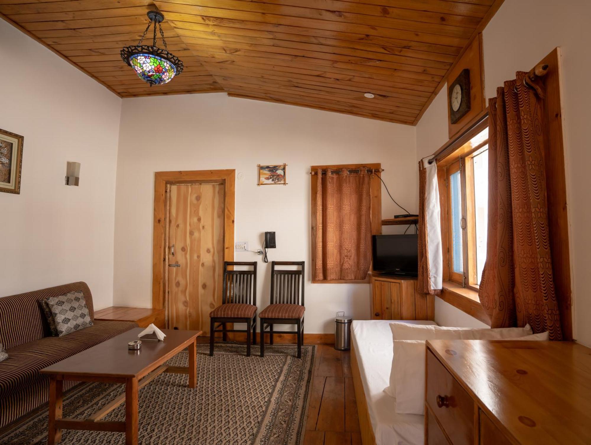 The Conifer Hotel Manāli Buitenkant foto