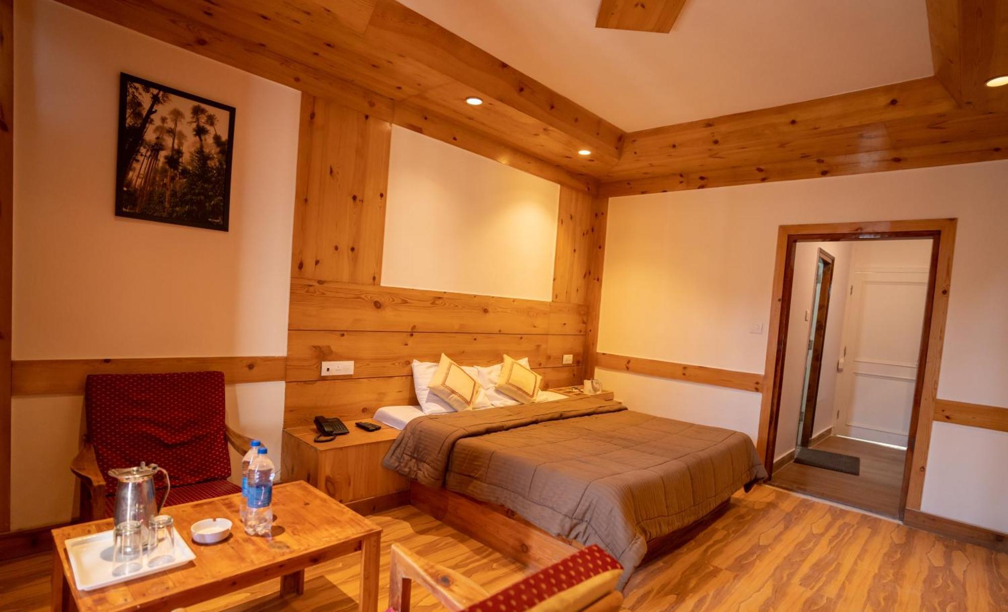 The Conifer Hotel Manāli Buitenkant foto