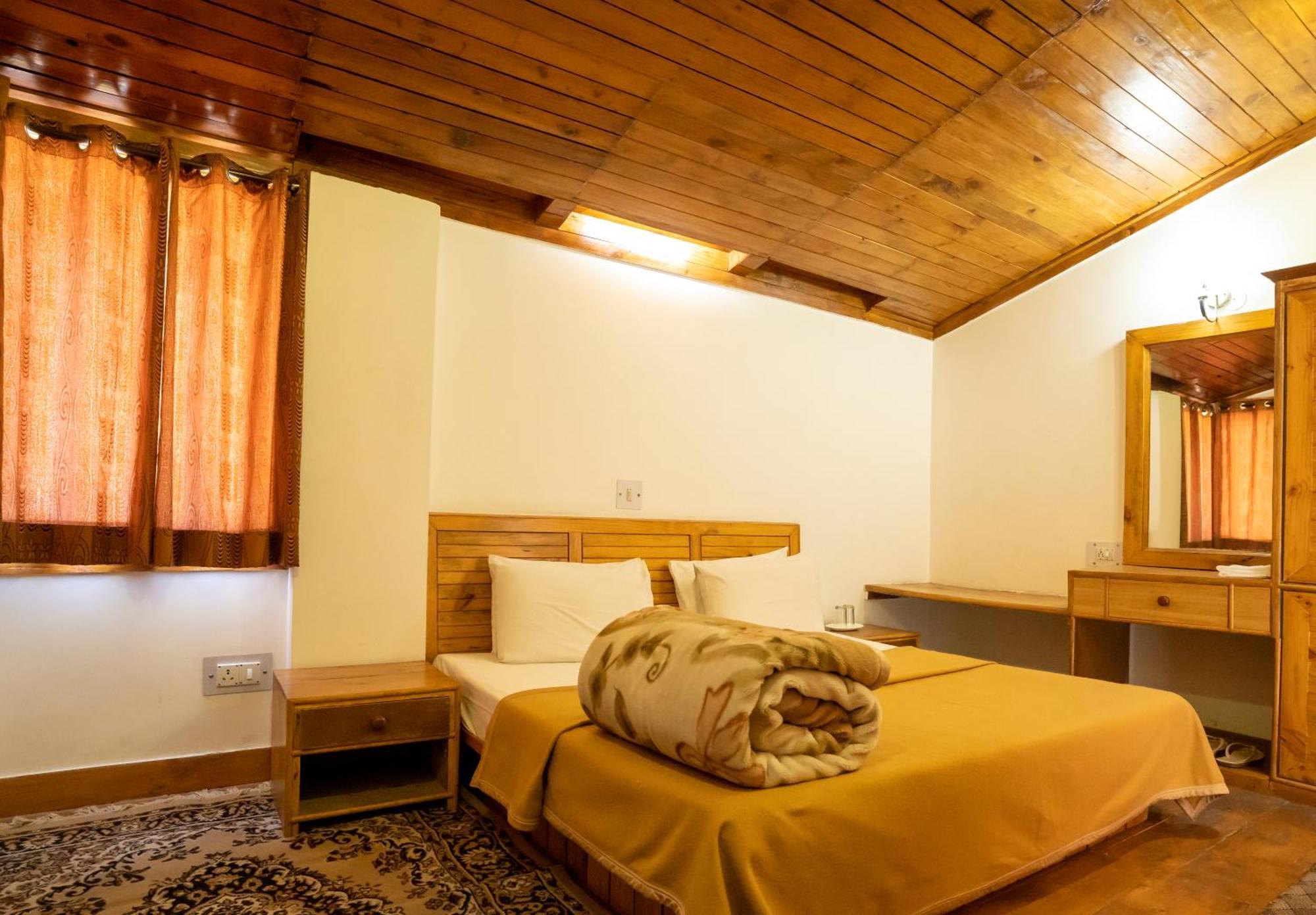 The Conifer Hotel Manāli Buitenkant foto