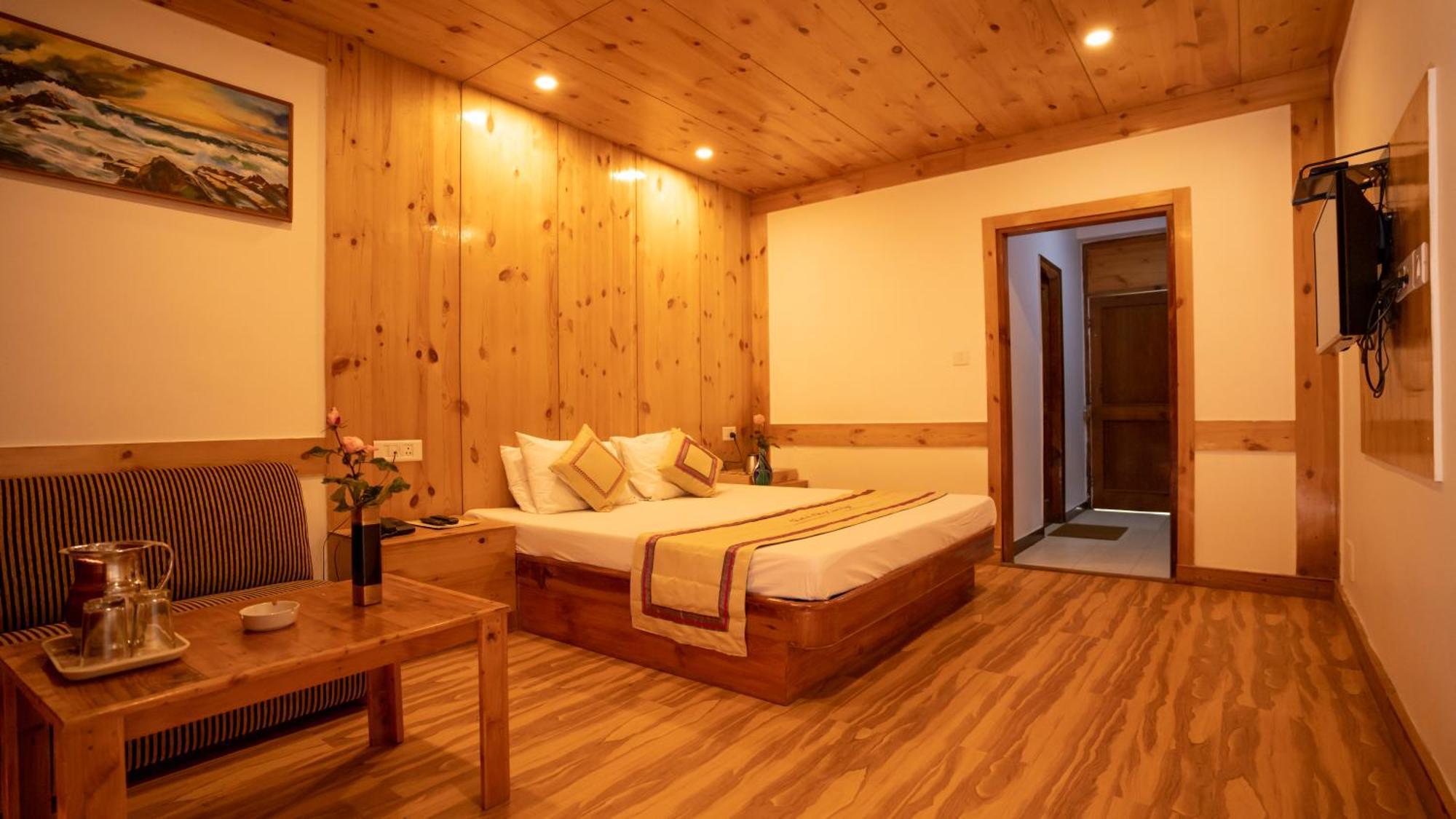 The Conifer Hotel Manāli Buitenkant foto