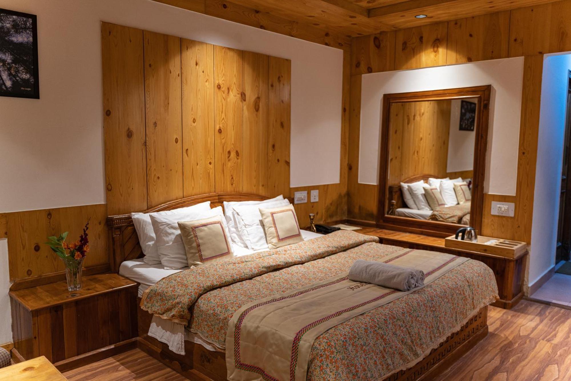 The Conifer Hotel Manāli Buitenkant foto