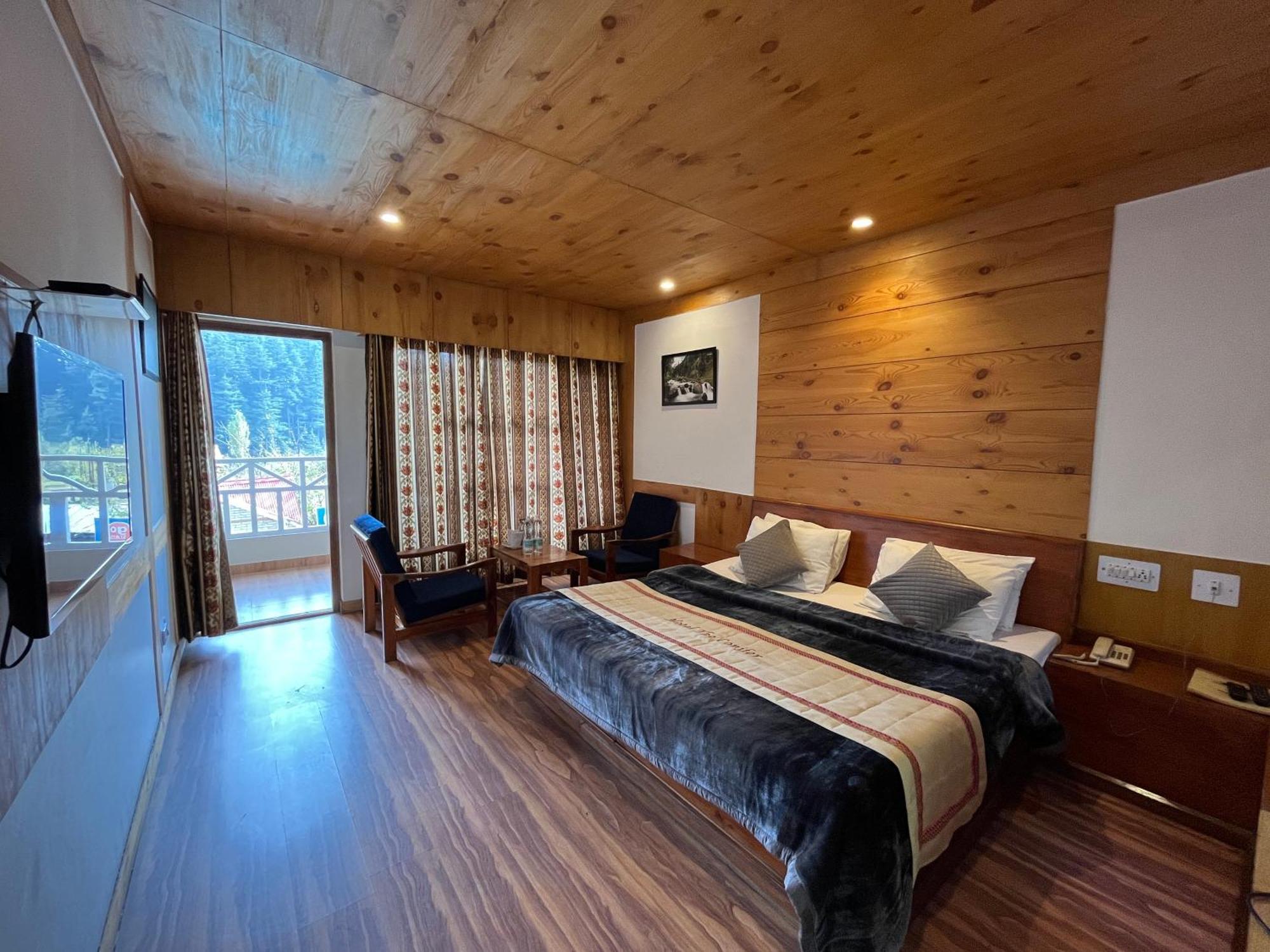 The Conifer Hotel Manāli Buitenkant foto