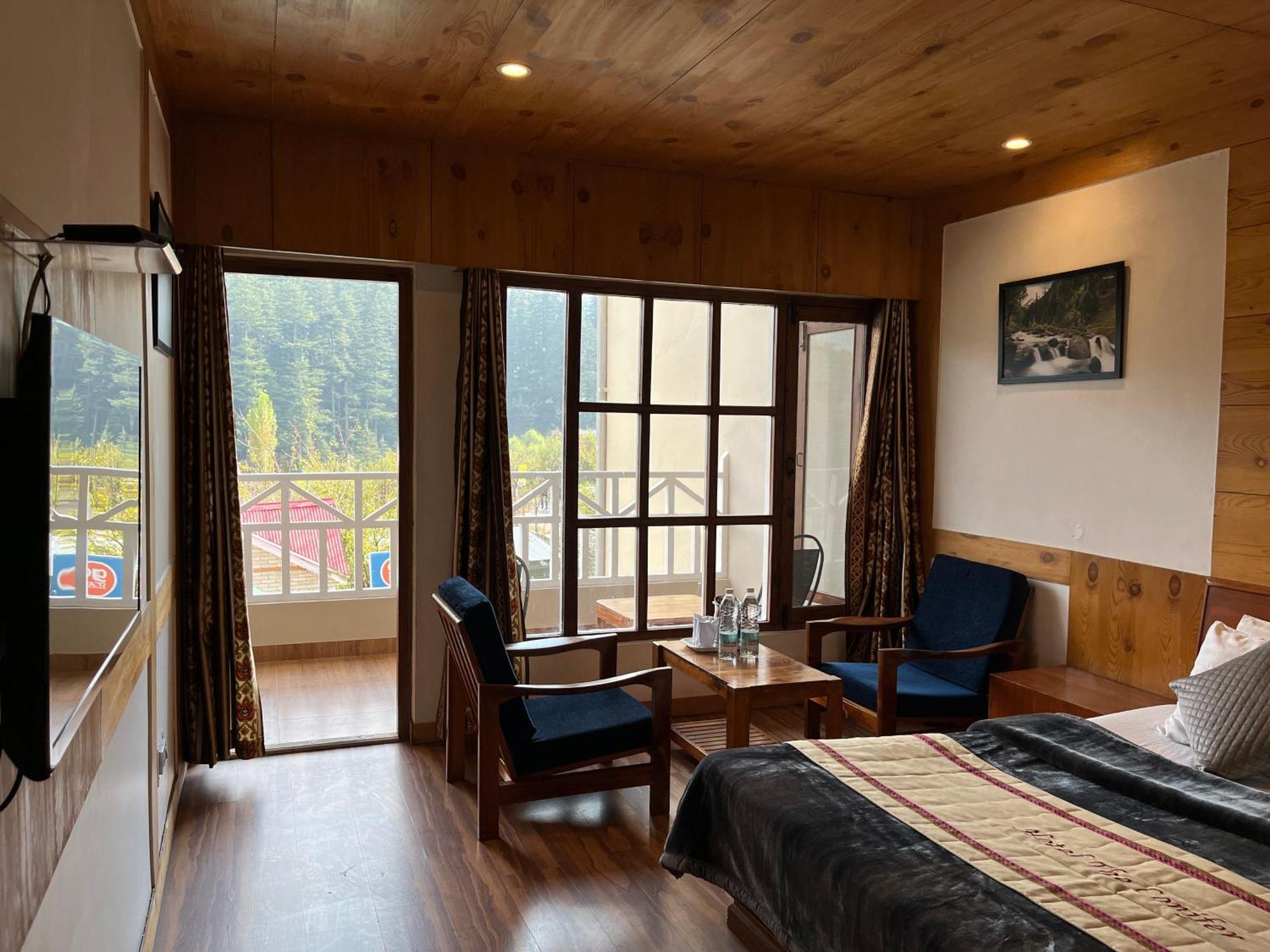 The Conifer Hotel Manāli Buitenkant foto