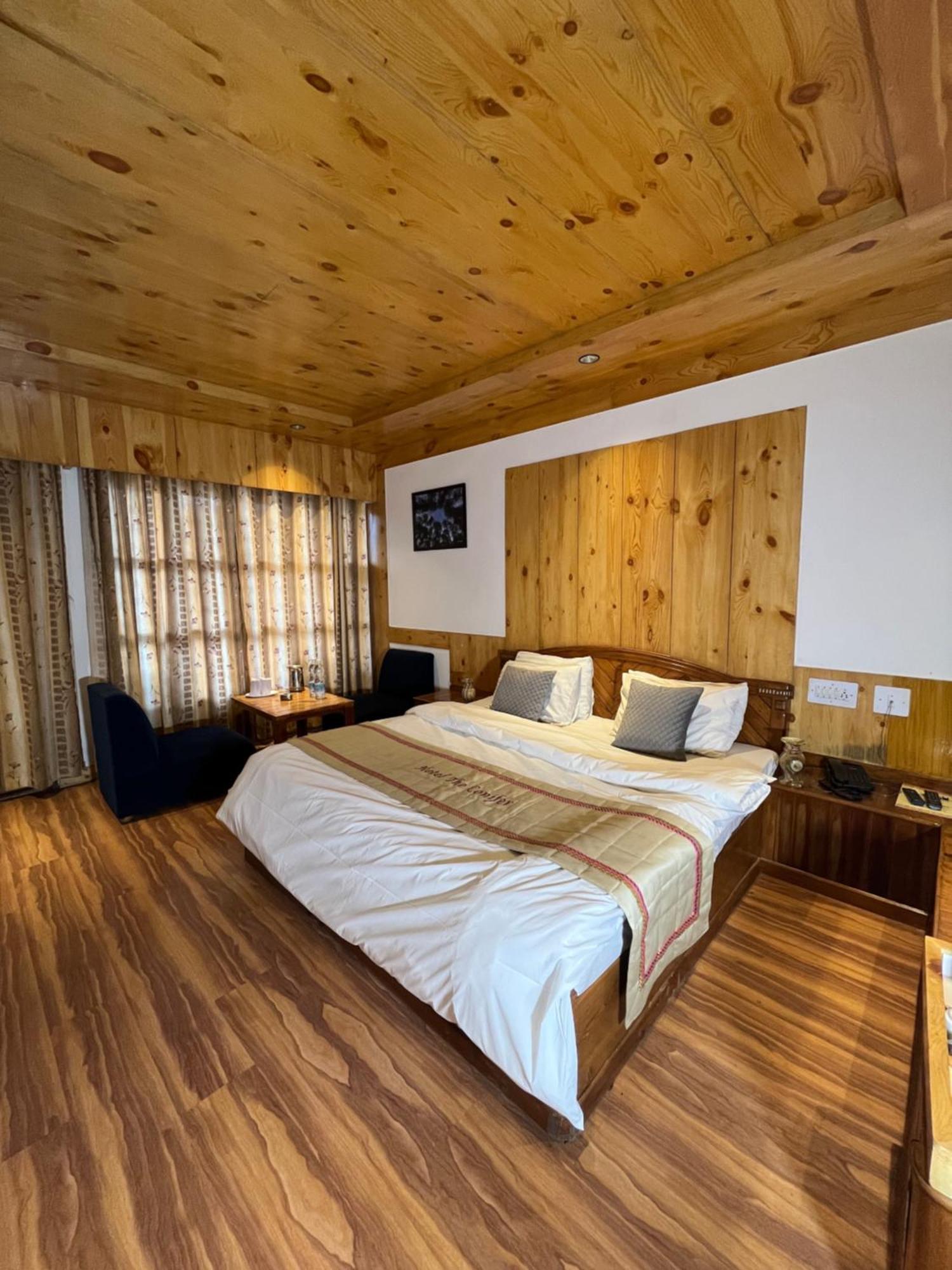 The Conifer Hotel Manāli Buitenkant foto