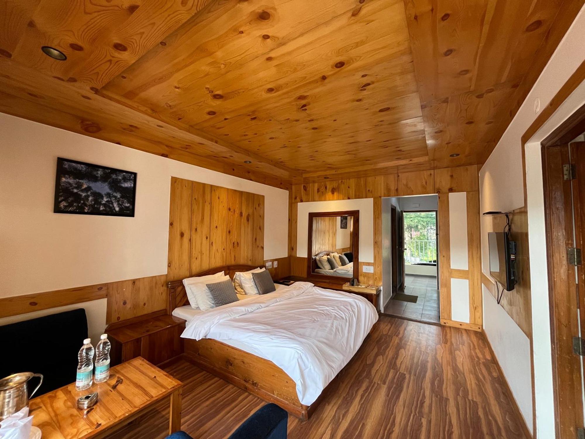 The Conifer Hotel Manāli Buitenkant foto